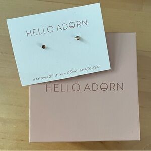 (1) pair of Hello Adorn 14k Tiny Dot Studs